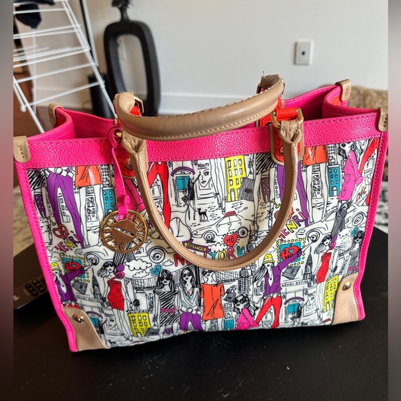 EXTREMELY RARE limited edition Henri Bendel purse - Picture 6 of 6